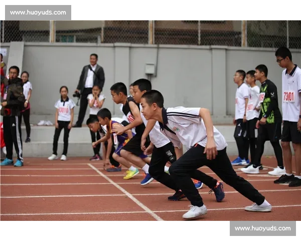 一次难忘的校园排球比赛记录青春拼搏与团队精神的瞬间赛场上成长