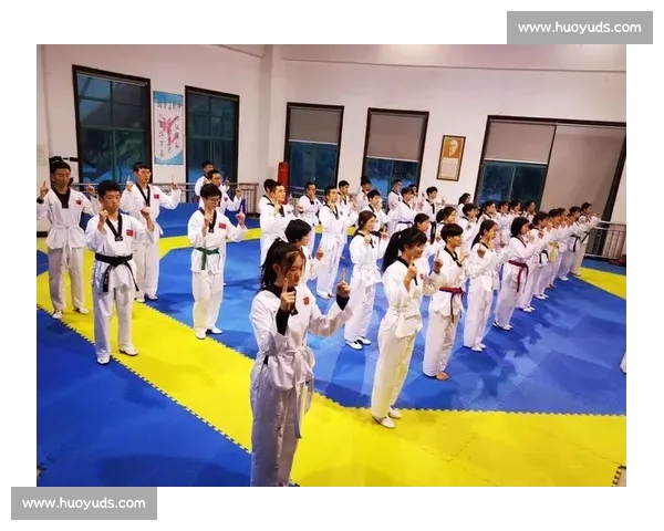 从规则到判罚解读篮球比赛裁判手势的专业表达体系与赛场沟通逻辑