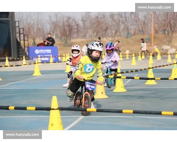 激烈角逐与速度对决 迷你四驱车赛场上的挑战与乐趣